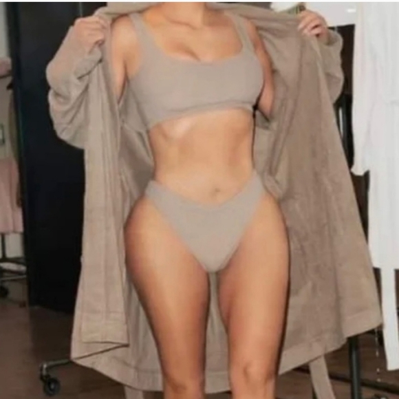 NWT SKIMS COTTON TERRY FRONT DIP THONG IN DESERT SIZE MEDIUM - Picture 2 of 8